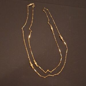 Elegant Gold and Pearl Necklace